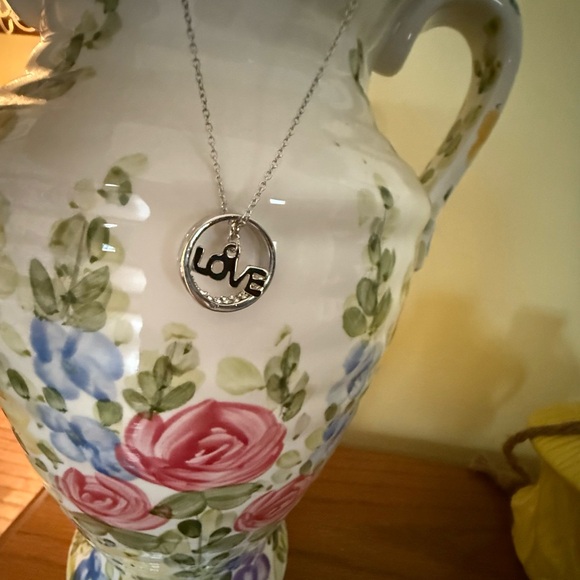 Jewelry - Silver 'Love' Pendant Necklace